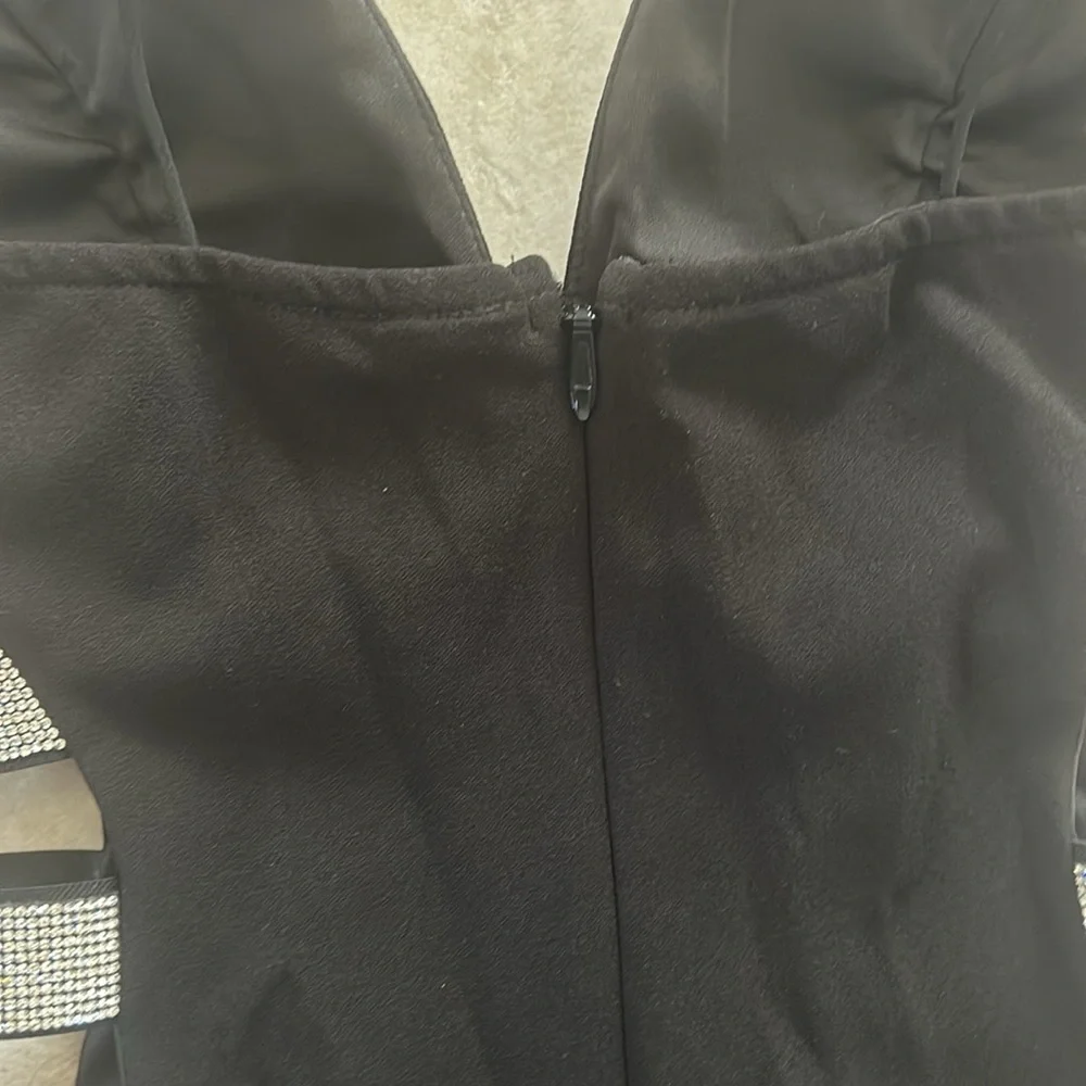 Windsor Black Plunge Neckline Dress - Picture 6 of 13